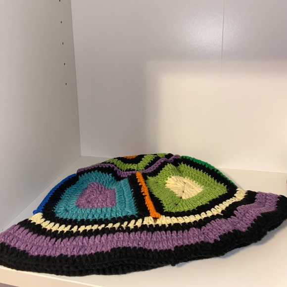 Crochet hat - Picture 4 of 4